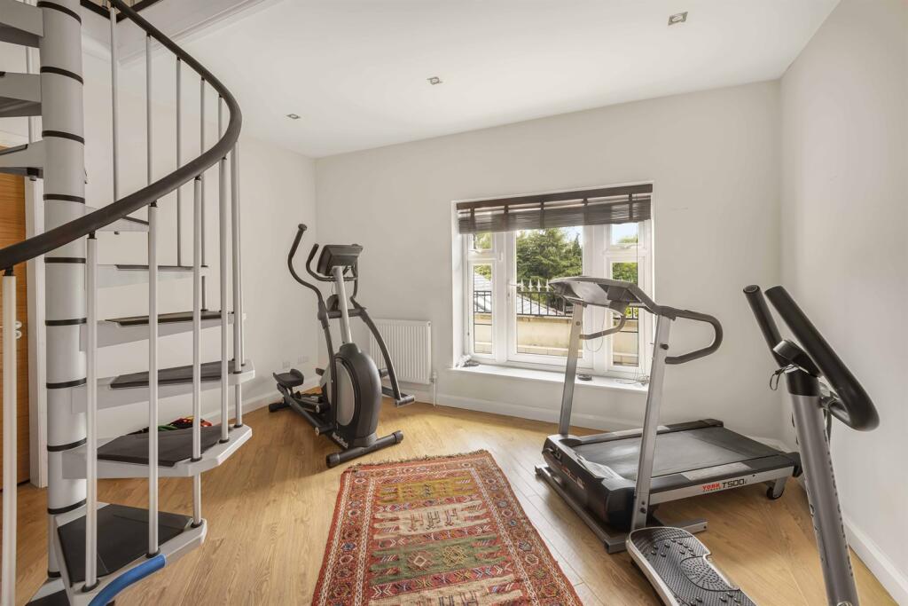 6 bedroom detached house for sale in Bow Green Road, Bowdon, Altrincham, WA14